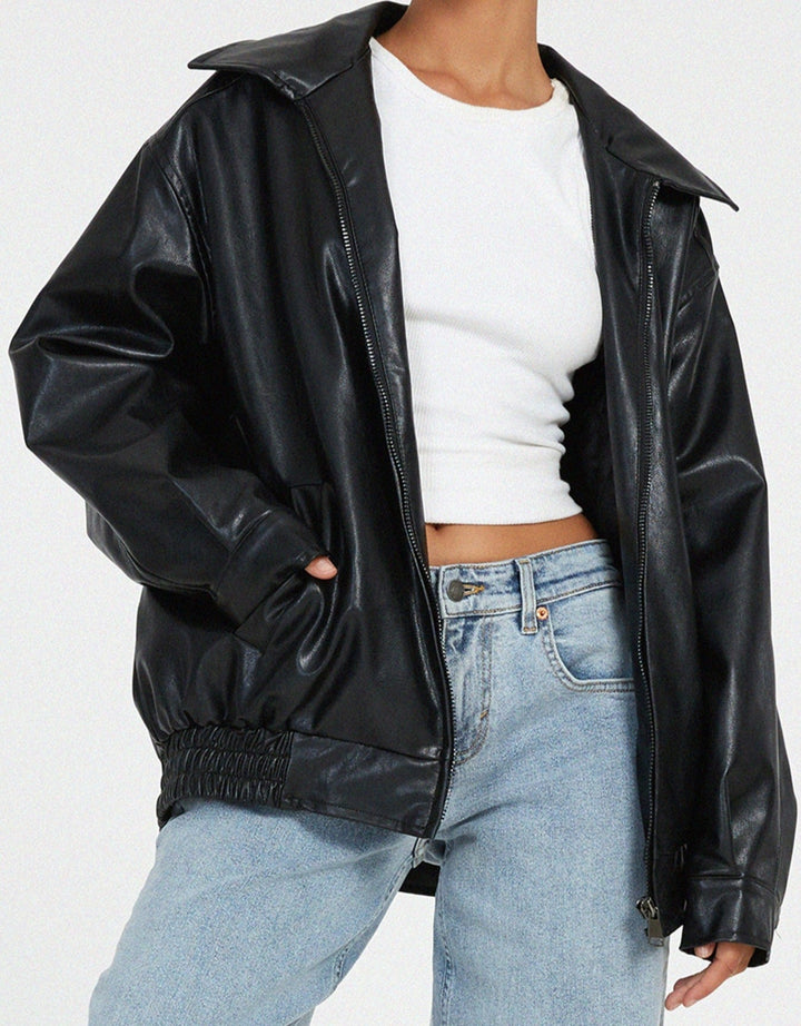 Giacca bomber oversize donna, stile trendy per autunno. Ideale per un look casual, con vestibilità ampia e comoda.