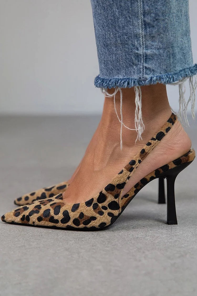 Sandali donna eleganti leopardati per un look estivo chic e confortevole. Calzature animalier alla moda per eventi speciali.