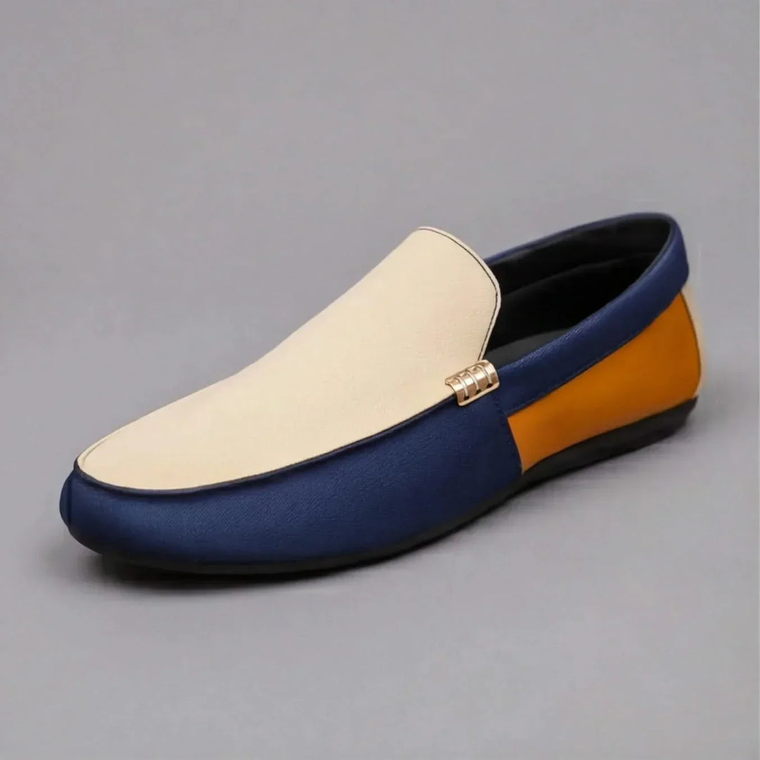 Mocassini uomo casual blu navy, scarpe estive comode senza lacci, perfette per passeggio e viaggio. [[lstfy-media:1]]