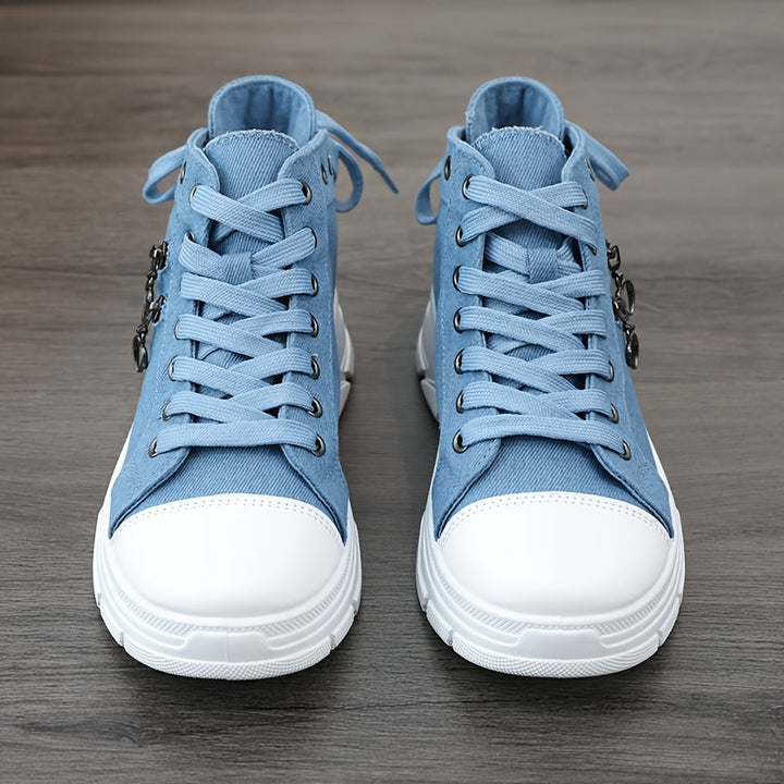 Sneakers donna con plateau per un look rialzato, stile urbano e comfort durante il passeggio.