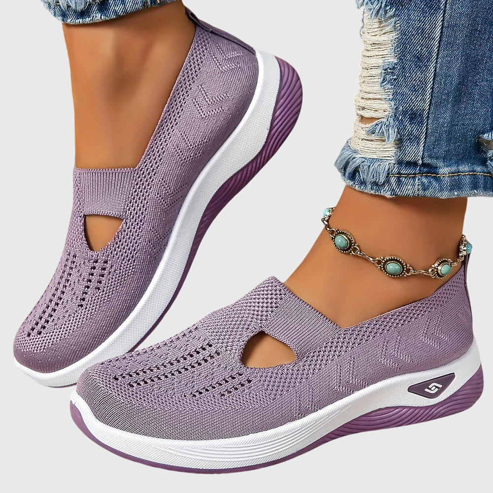 Sneakers slip on donna grigie, leggere e traspiranti, con suola spessa che offre ammortizzazione.