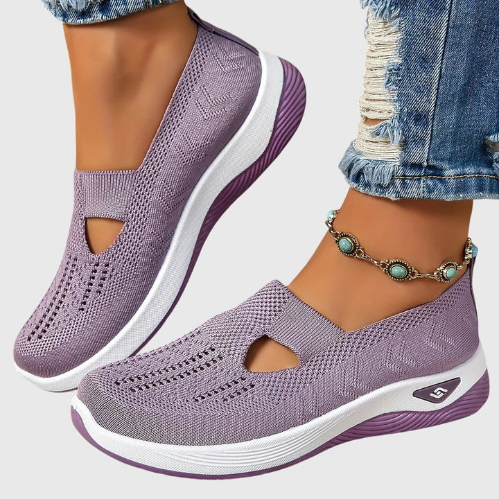 Sneakers slip on donna grigie, leggere e traspiranti, con suola spessa che offre ammortizzazione.