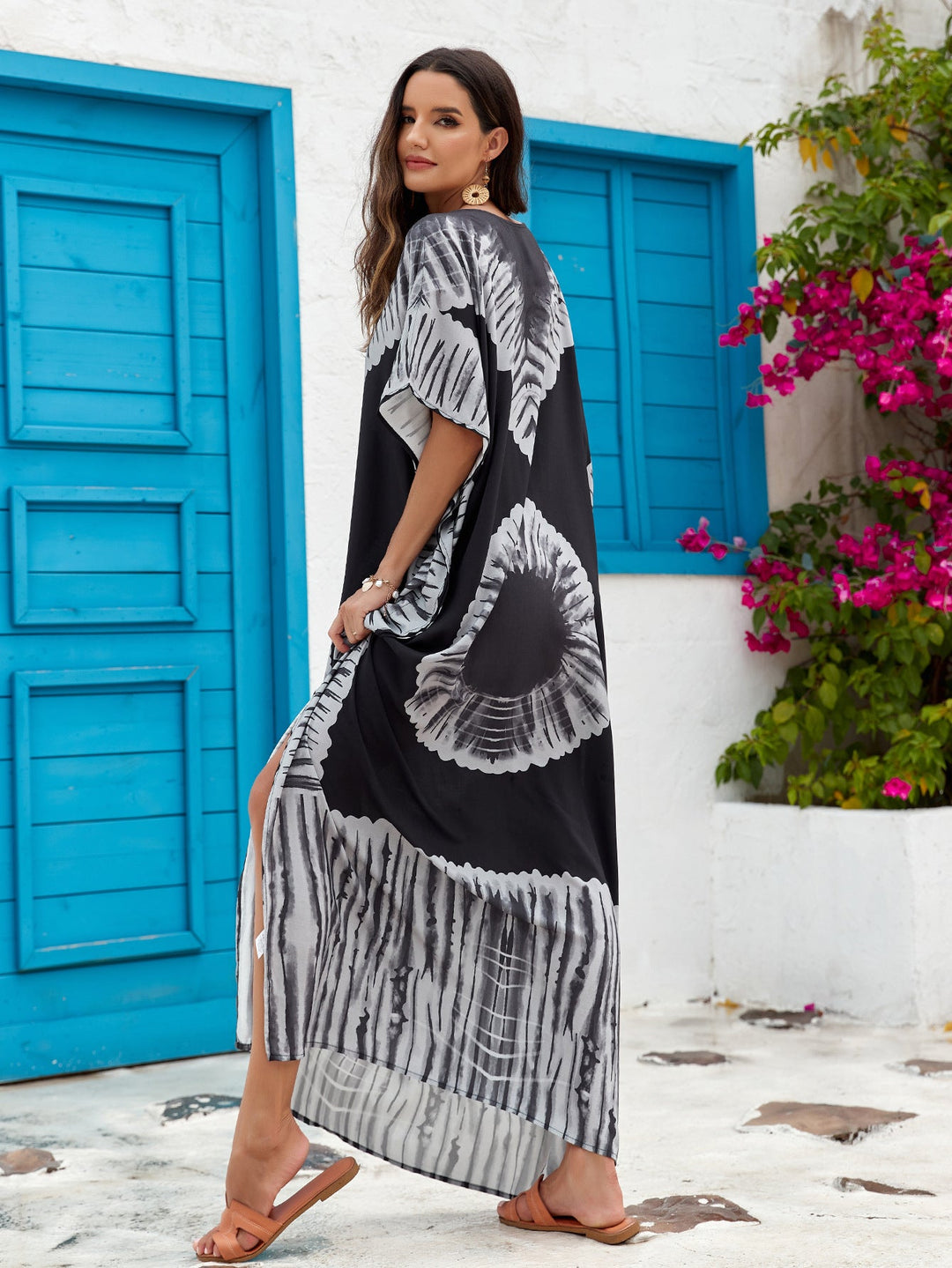 Vestito estivo maxi da donna, stampato con motivi tropicali, scollo a V, per look da spiaggia.