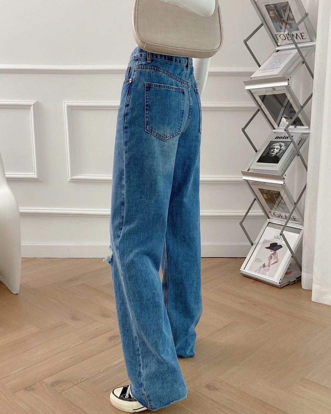 Pantaloni donna comodi blu scuro a vita alta, con vestibilità ampia a gamba dritta per outfit casual o eleganti.