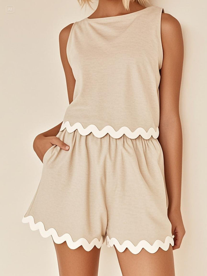 Set donna smanicato e shorts tinta unita. Abbigliamento casual, leggero e fresco, ideale per la moda estiva e le vacanze.