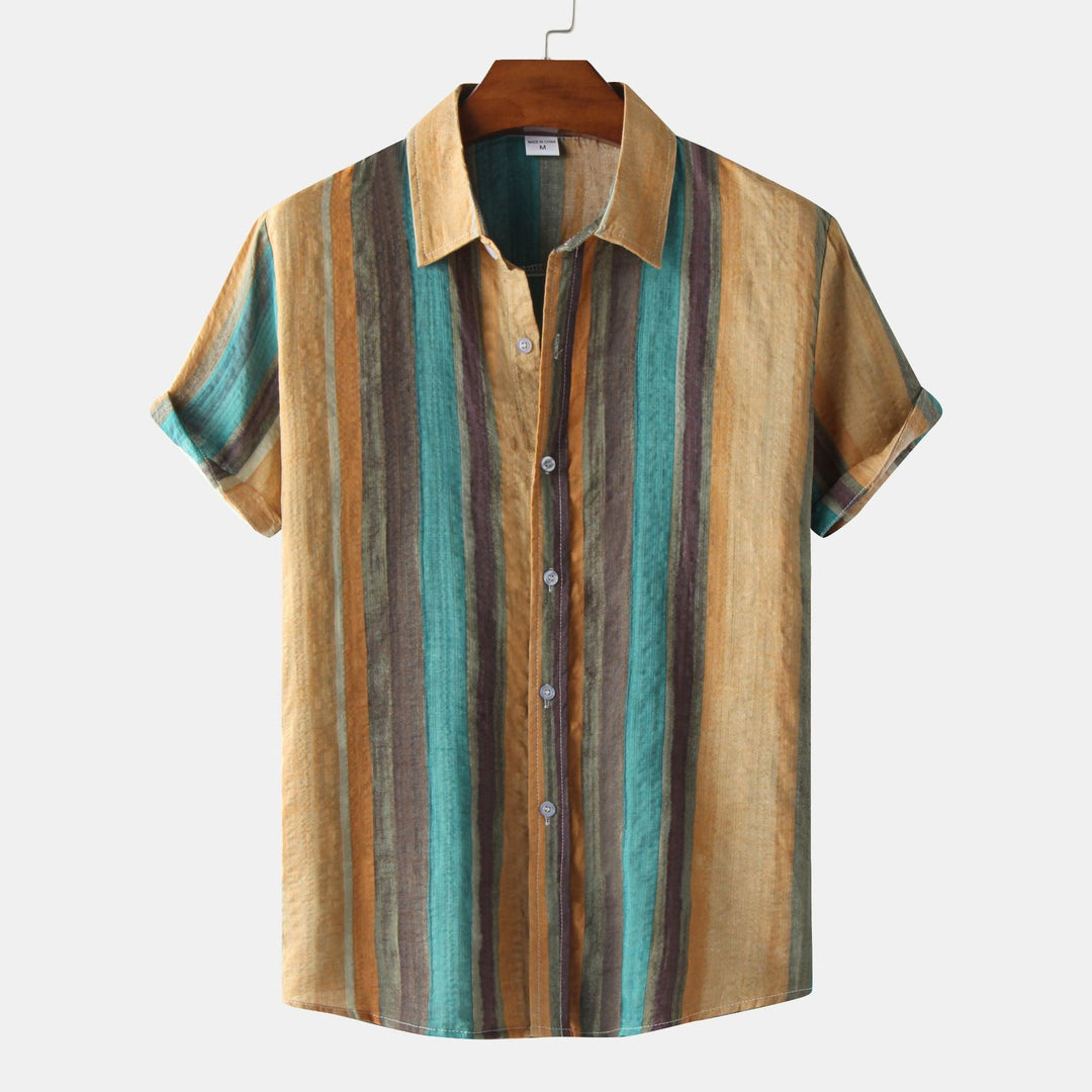 Camicia estiva uomo floreale a maniche corte, ideale per taglie forti. Stampa vivace per un look casual e confortevole.