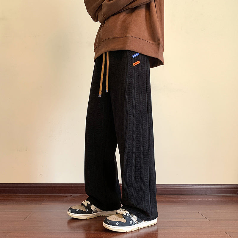 Pantaloni termici uomo microelastici, ideali per calore e comfort in inverno. Perfetti per streetwear casual.