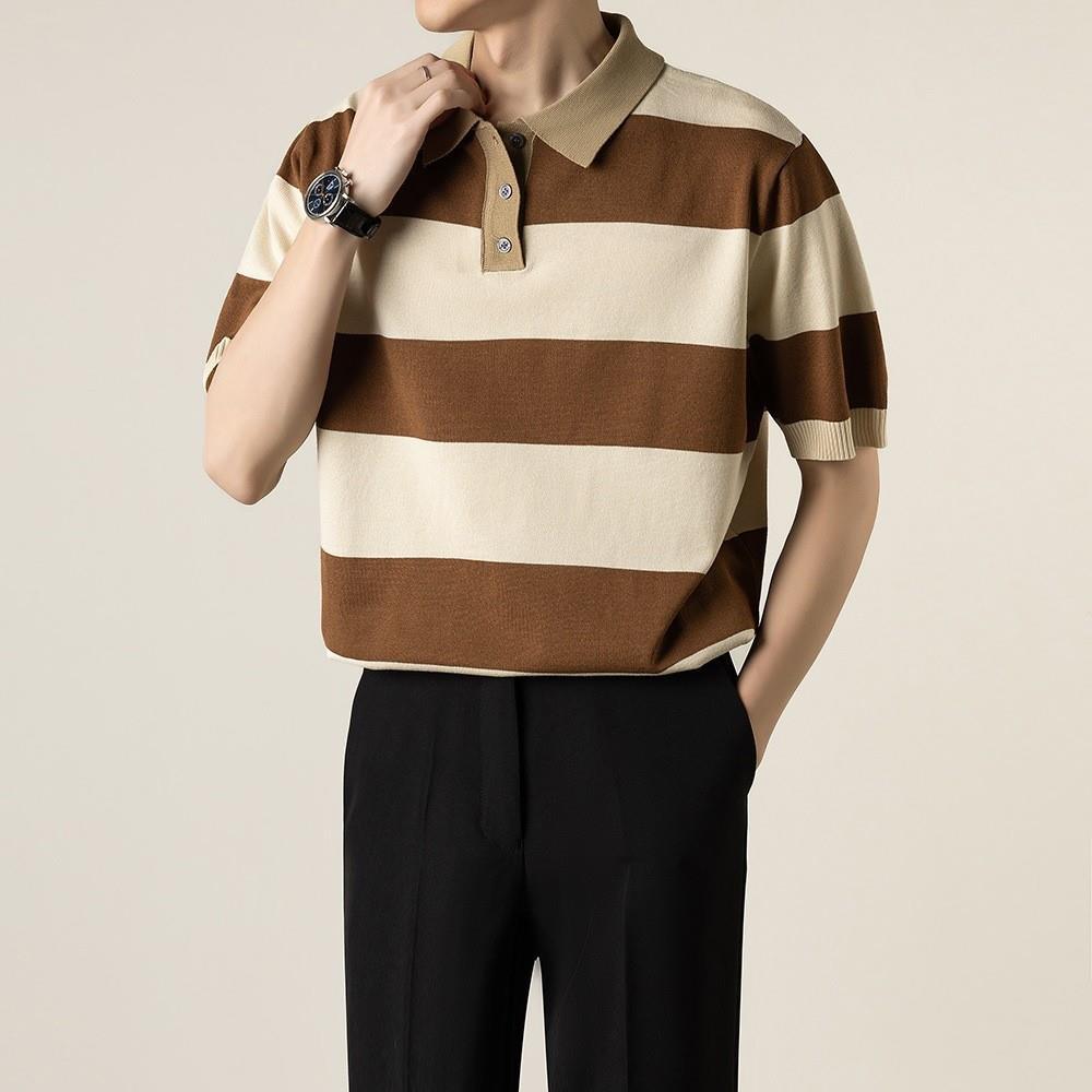 Polo uomo a righe con vestibilità slim, maniche corte. Ideale per un abbigliamento estivo elegante e casual.