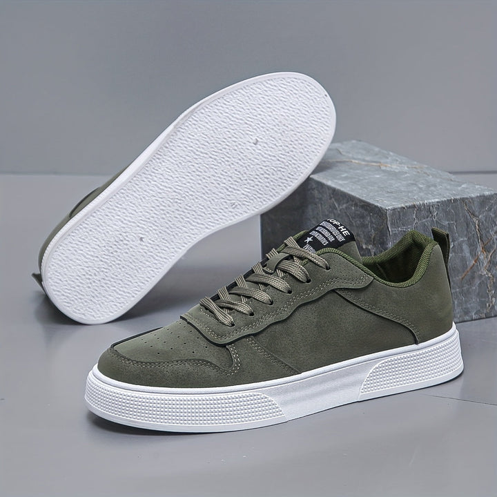 Sneakers uomo versatili tinta unita, scarpe casual basse per ogni occasione e massimo comfort.