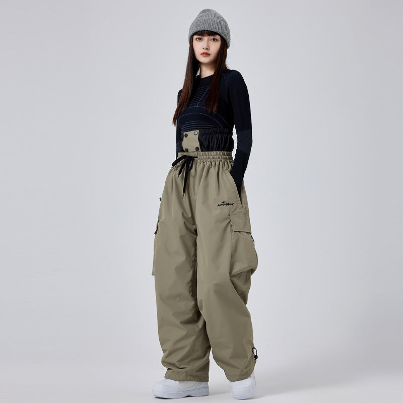 Pantaloni sci donna impermeabili e isolanti per sport invernali. Comfort traspirante sulla neve.