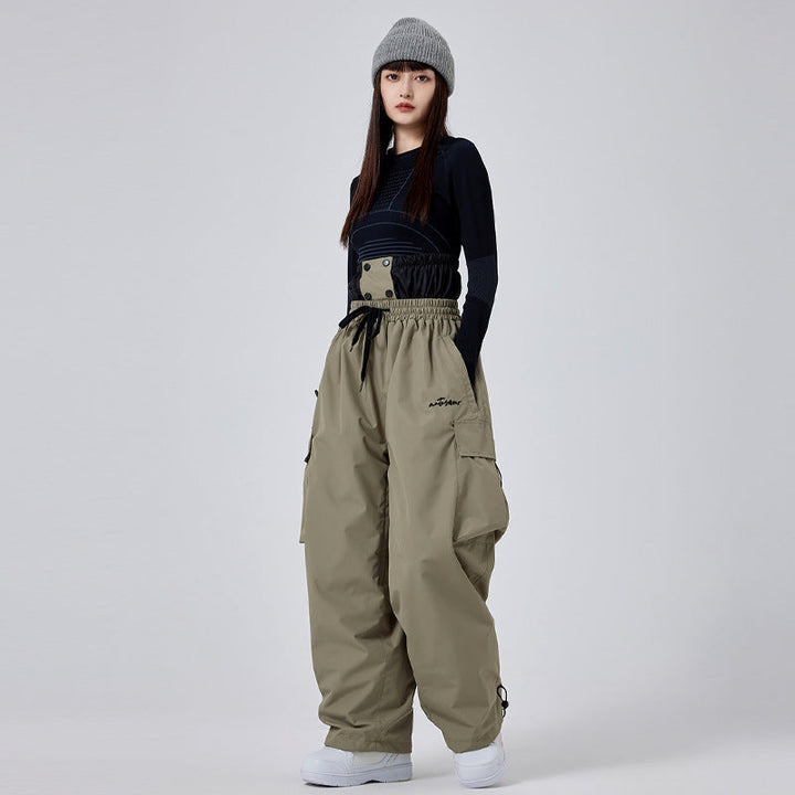 Pantaloni sci donna impermeabili e isolanti per sport invernali. Comfort traspirante sulla neve.