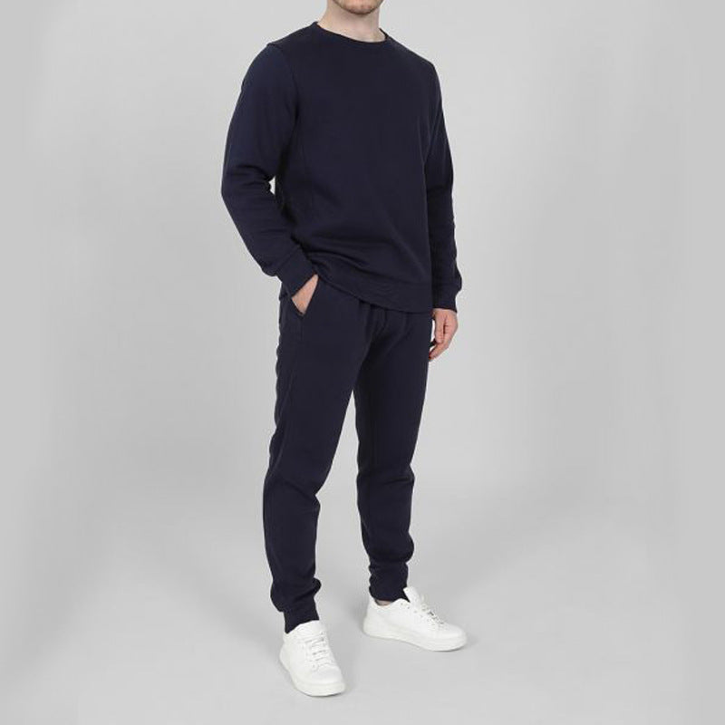 Abbigliamento sportivo uomo: tuta da running slim fit. Comfort e stile per allenamento, corsa e fitness, traspirante.