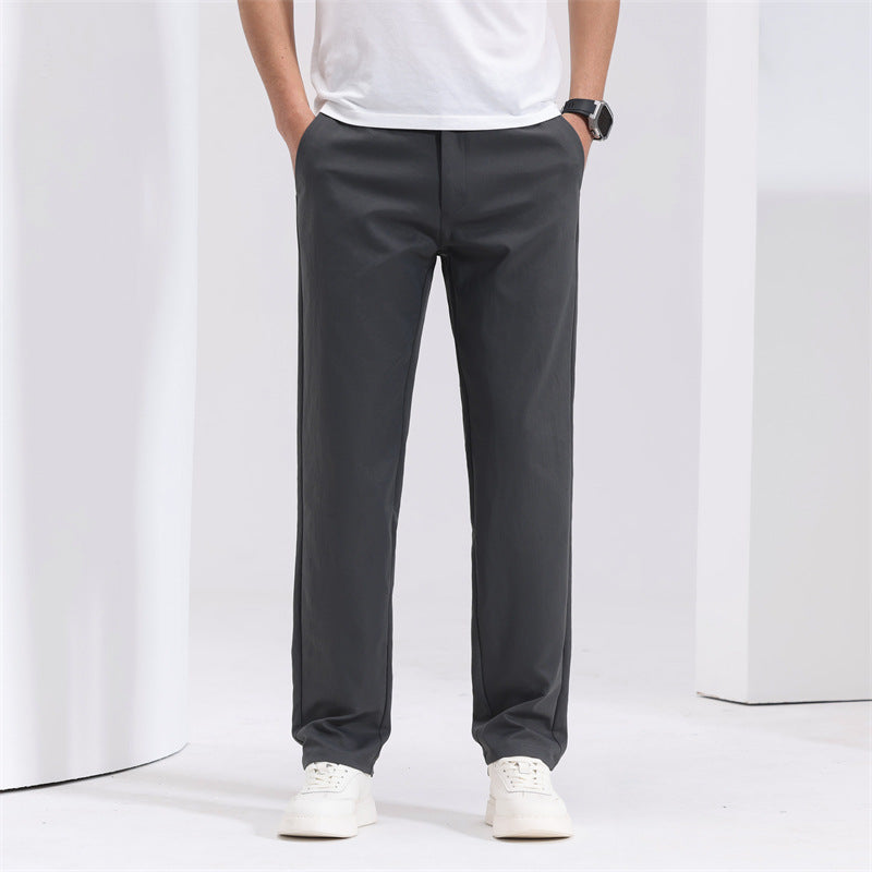 Pantaloni uomo streetwear leggeri, taglio dritto e largo per massimo comfort. Perfetti per un look casual versatile.