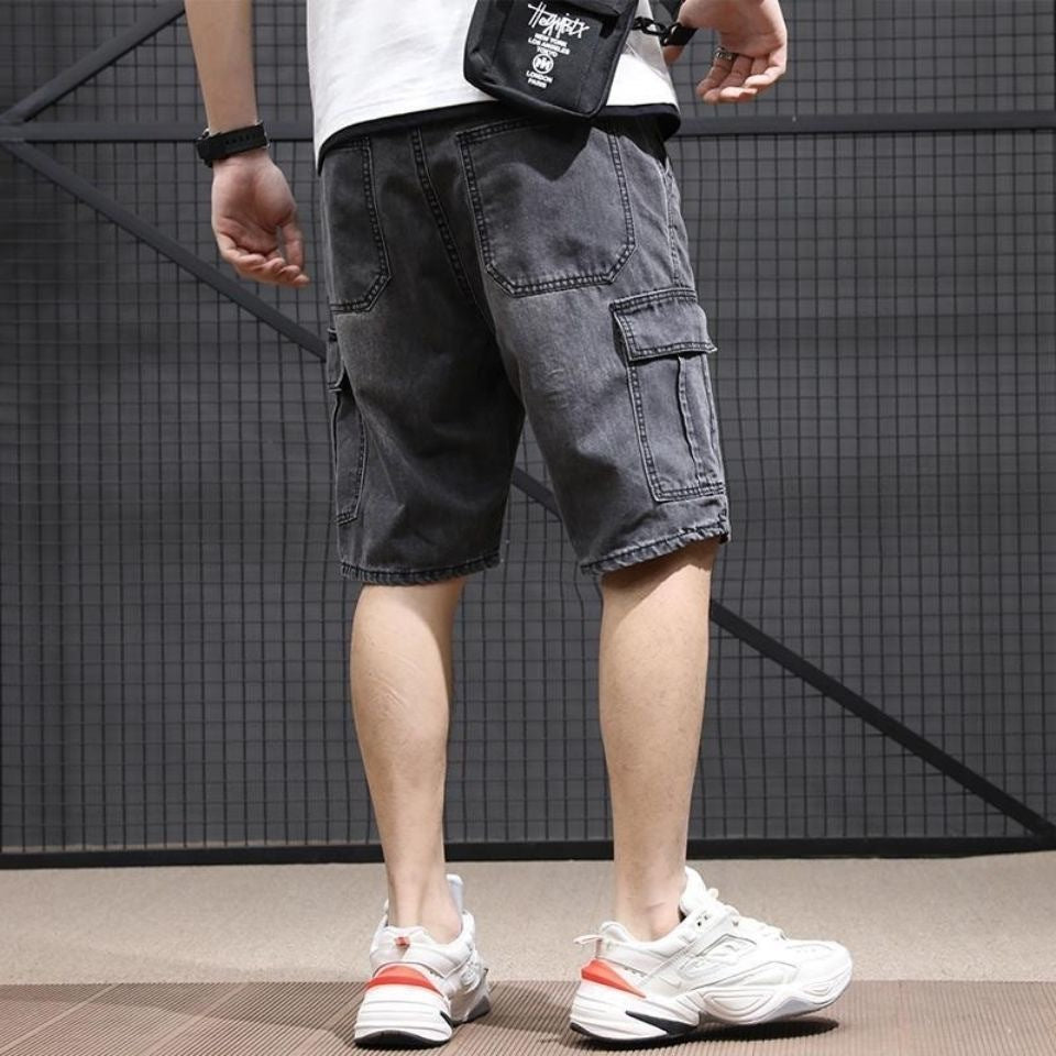 Pantaloncini uomo workwear grigio scuro, gamba dritta, stile casual estivo per comfort quotidiano.
