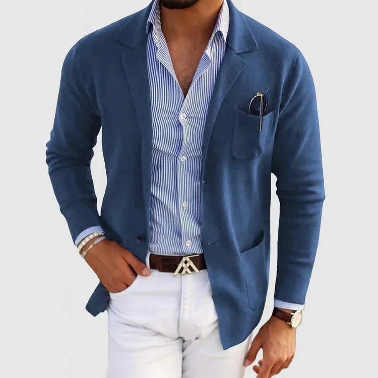 Giacca uomo avvolgente elegante per autunno, blazer casual con collo strutturato, vestibilità su misura.