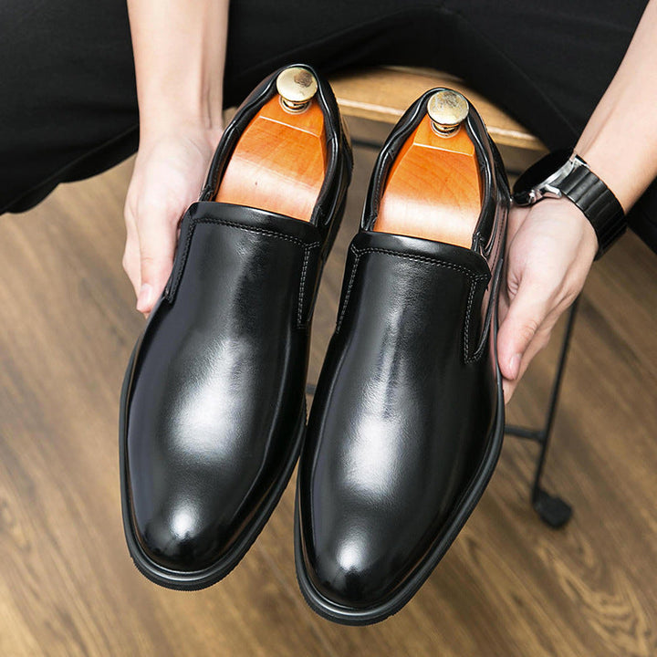 Scarpe uomo slip-on eleganti per business. Mocassini comodi e di stile, ideali per ufficio e look quotidiano.