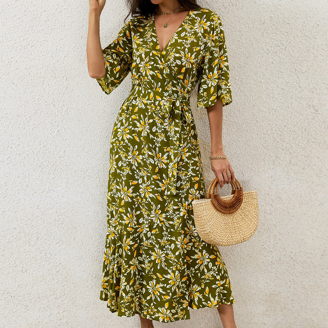 Abito femminile aderente con mezze maniche, un capo essenziale per la tua moda elegante.