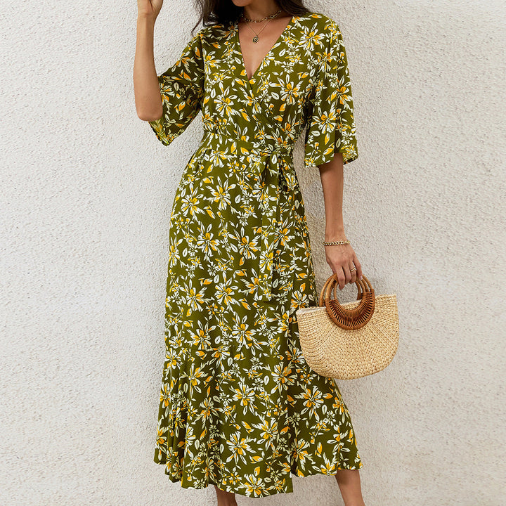 Abito femminile aderente con mezze maniche, un capo essenziale per la tua moda elegante.
