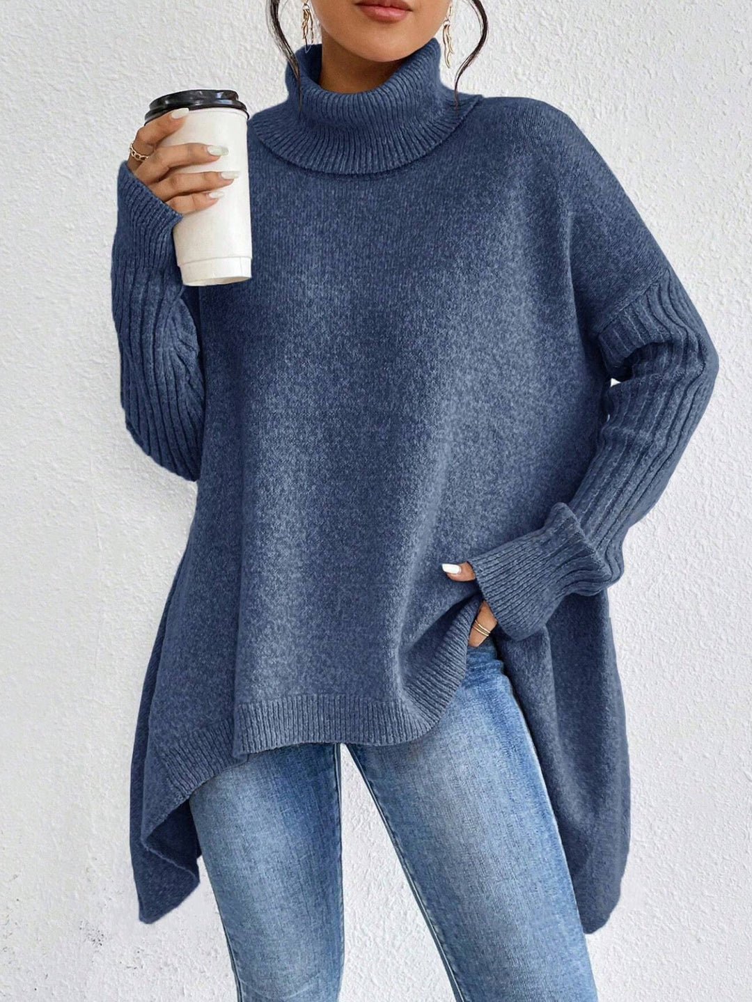 Maglione donna oversize casual, perfetto per la moda invernale e un look sofisticato.