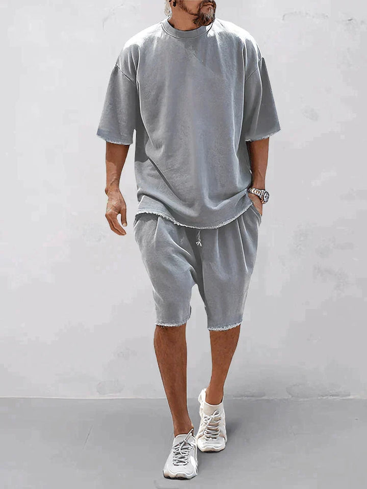 Completo estivo da uomo leggero e comodo, ideale per un look casual e moderno, perfetto per vacanze.