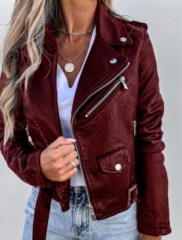 Giacca biker donna corta autunnale con collo alto e zip. Perfetta per un look versatile.