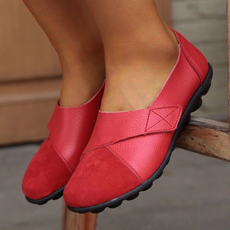 Calzature ortopediche leggere da donna, ideali per passeggio e comfort con un tocco di moda.