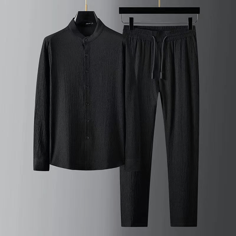 Tuta uomo monopetto versatile con vita elastica, ideale per look sportivo o relax.
