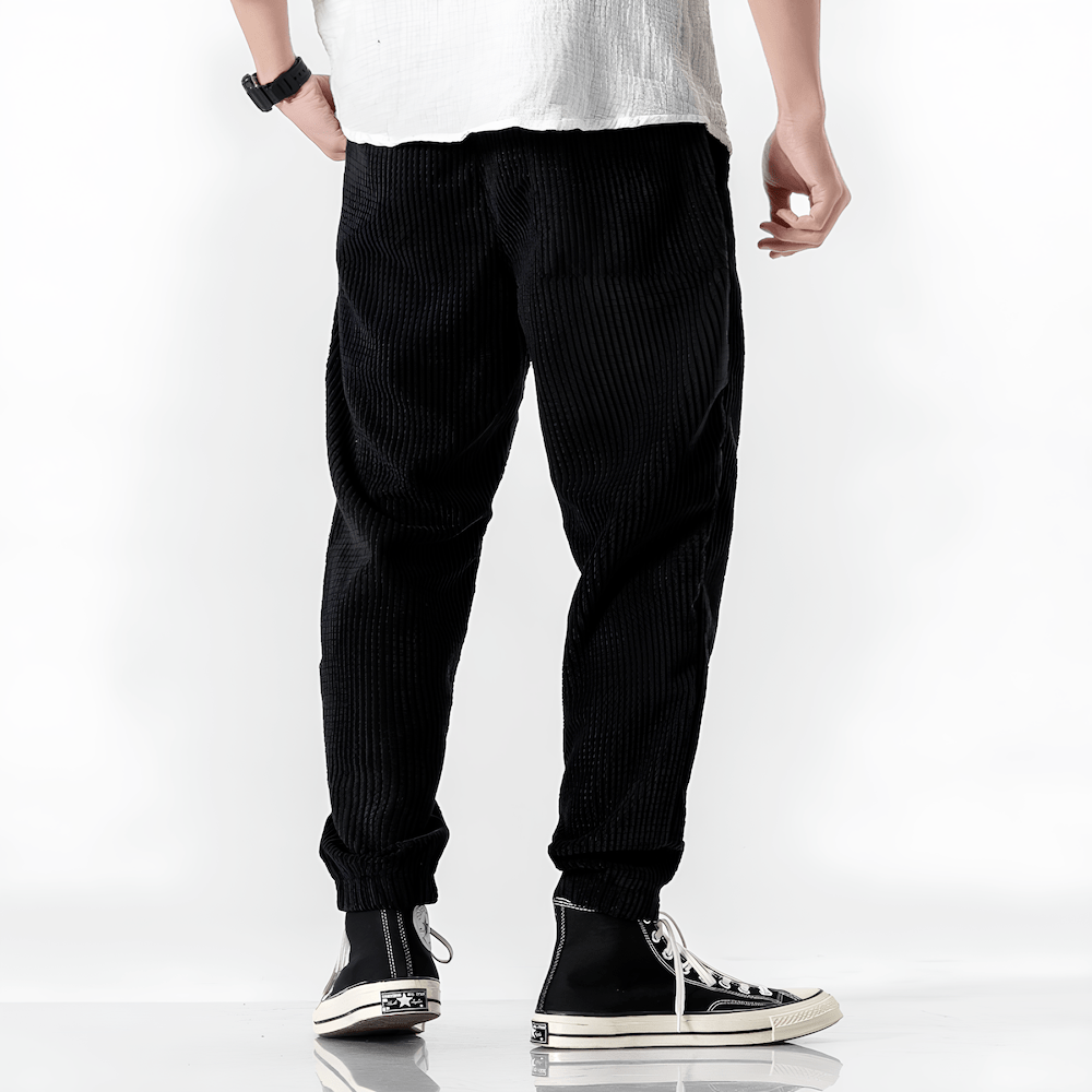 Pantaloni a gamba dritta per uomo, modello classico e senza tempo. Perfetti per ogni stile e occasione.