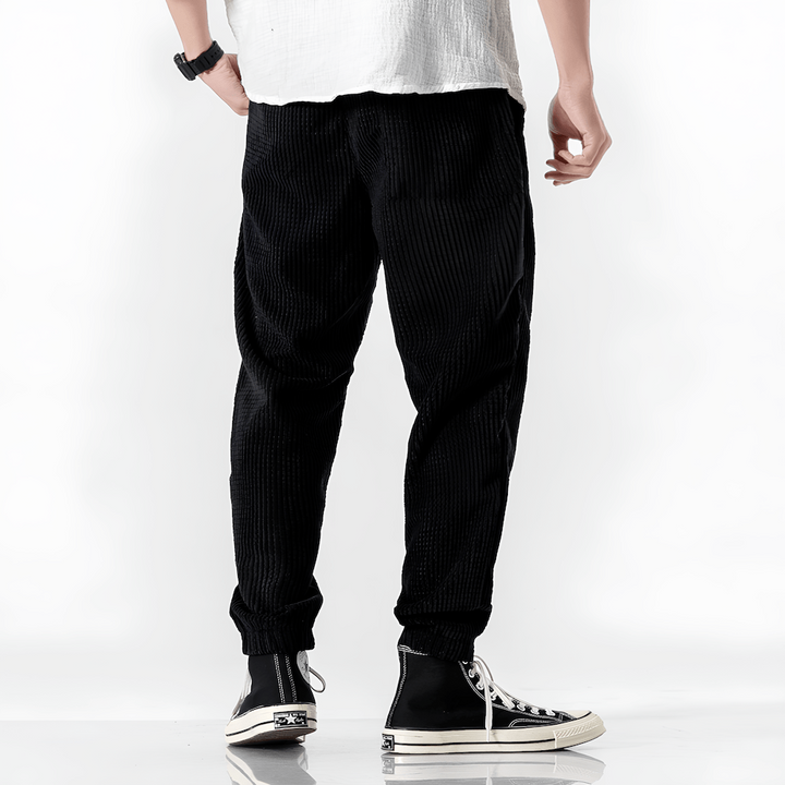 Pantaloni a gamba dritta per uomo, modello classico e senza tempo. Perfetti per ogni stile e occasione.