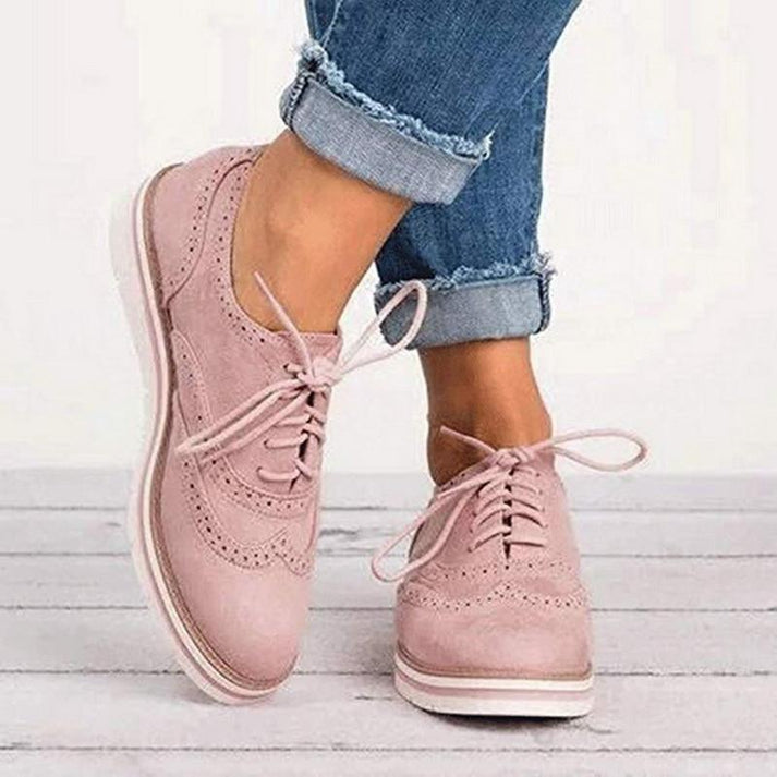Sneakers donna brogue eleganti stringate, calzature versatili per moda e comfort quotidiano.