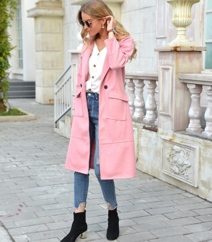Moda donna: cappotto invernale lungo e caldo, un capo spalla elegante. Perfetto per un look classico e versatile.