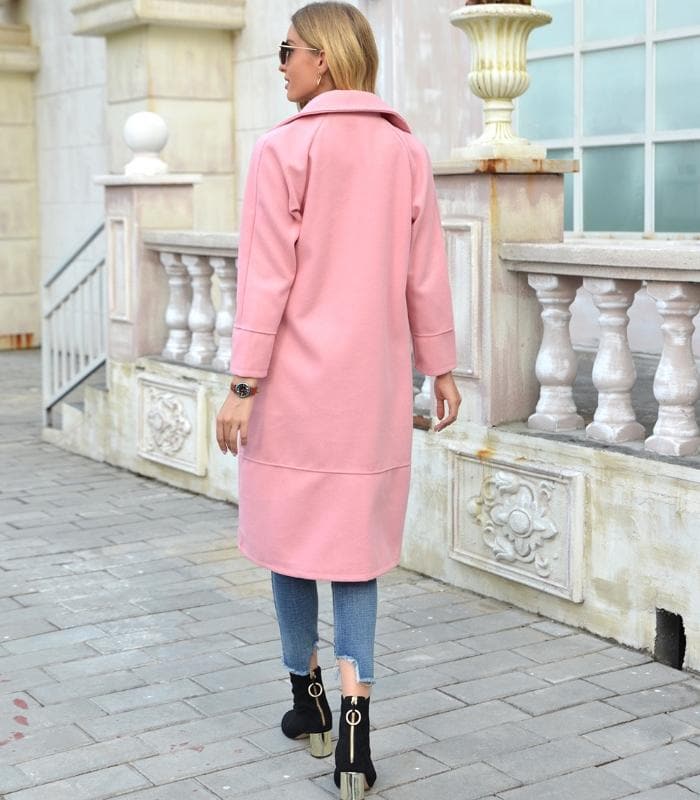 Cappotto doppio petto donna, lungo e caldo. Ideale per l'inverno, offre uno stile classico, elegante e versatile.