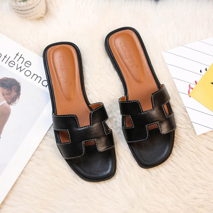 Sandali estivi da donna neri con design a fasce incrociate ad H e comodo tacco basso moda casual.