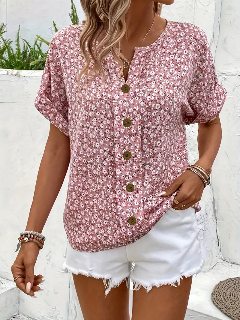 Blusa donna estiva con fantasia floreale, maniche corte. Ideale per un look casual o elegante, un capo di moda versatile.