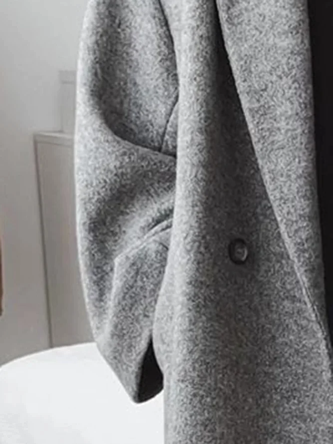 Cappotto invernale donna trendy, lungo e caldo. Ideale outerwear femminile per affrontare il freddo con stile ed eleganza.