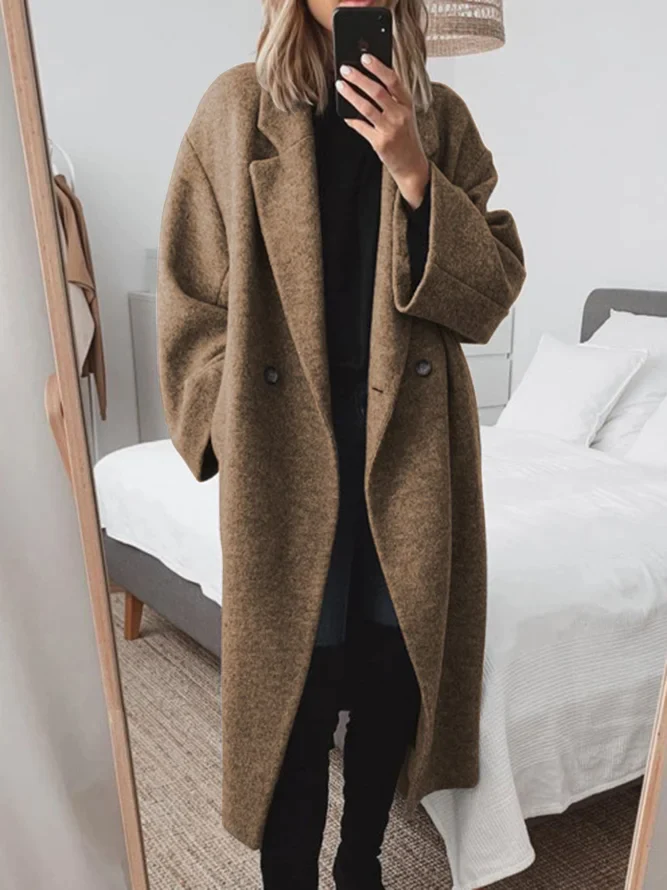 Cappotto lungo donna, moda invernale calda e chic. Outerwear elegante per affrontare il freddo con stile femminile trendy.