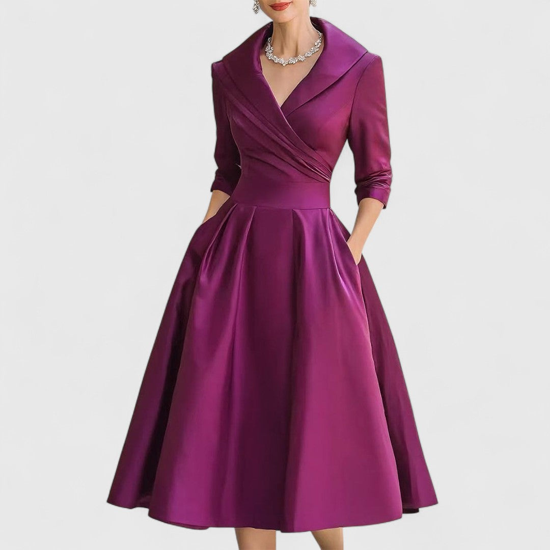 Abito midi rosso intenso donna moda, scollo a V e tasche. Stile chic per ogni occasione.