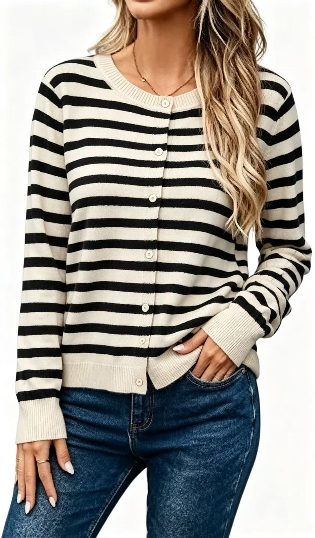 Cardigan lungo a righe da donna, design moderno e vestibilità ampia. Abbigliamento casual elegante.