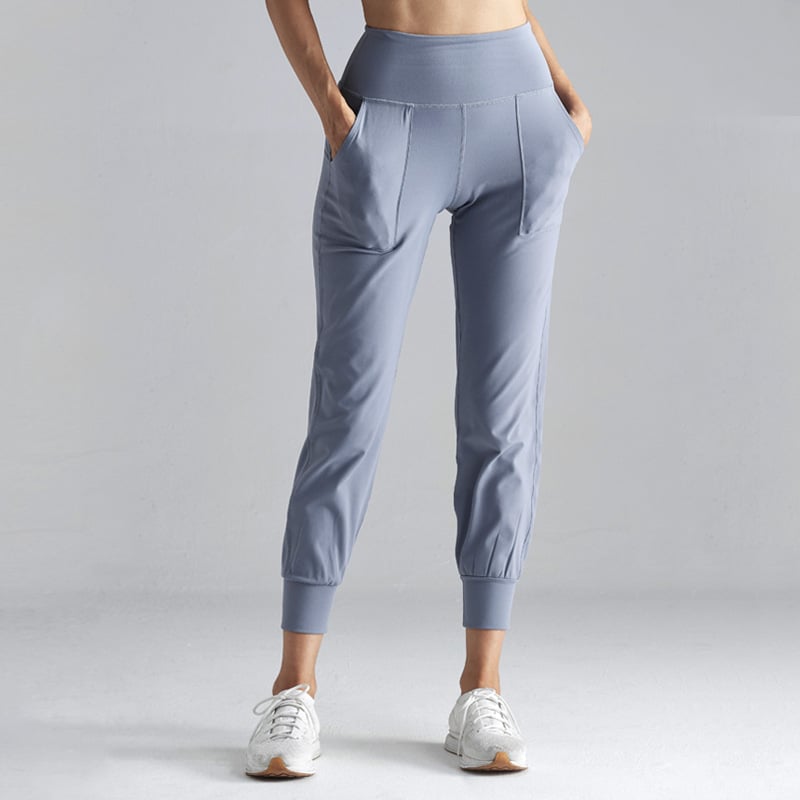 Pantaloni capri da donna per fitness e yoga, comodi e traspiranti, essenziali per lo sport.