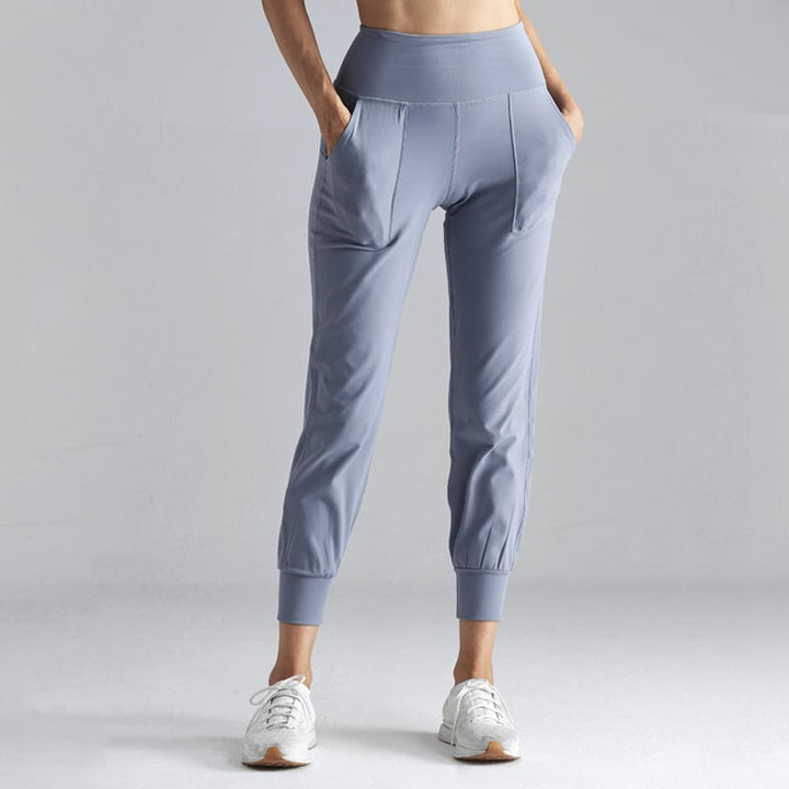 Pantaloni capri da donna per fitness e yoga, comodi e traspiranti, essenziali per lo sport.