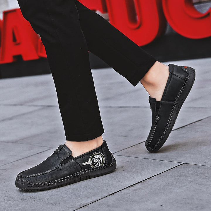 Calzature sportive outdoor uomo, design moderno e traspirante. Scarpe antiscivolo per escursionismo e massimo comfort in natura.