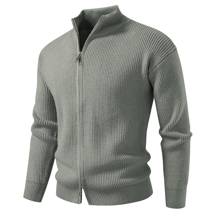 Maglione leggero uomo con cerniera, ideale per la primavera. Stile slim fit per moda maschile.