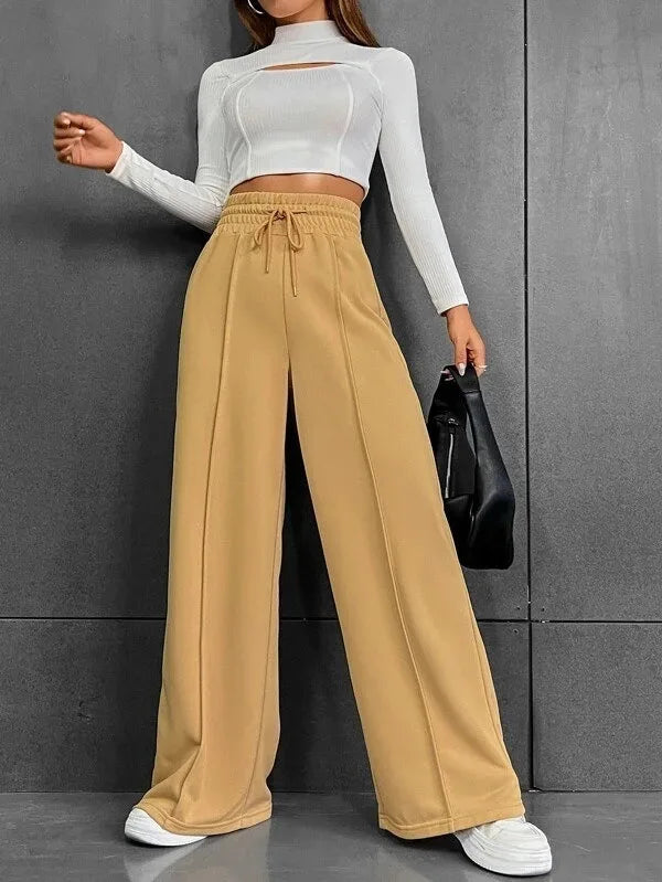Outfit casual donna con pantaloni larghi a vita alta, perfetti per un comfort senza pari.