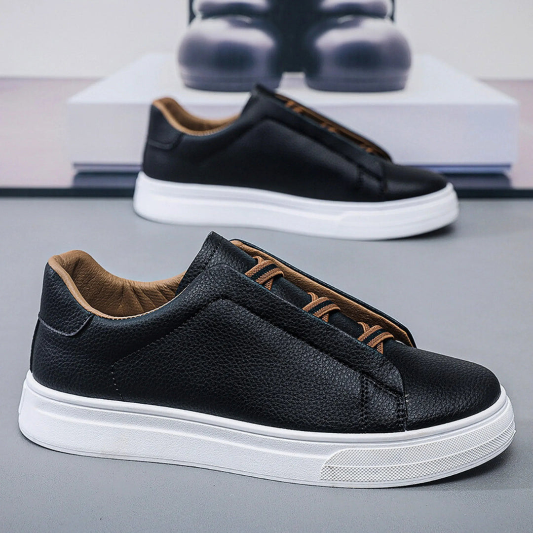 Sneakers uomo slip-on blu eleganti. Scarpe casual da uomo per un look alla moda, perfette per ogni occasione.