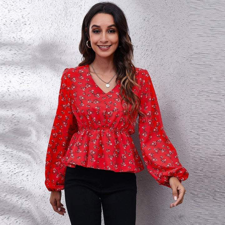 Moda donna: blusa a manica lunga con stampa colorata e motivo moderno, comoda e stilosa per abbigliamento casual.
