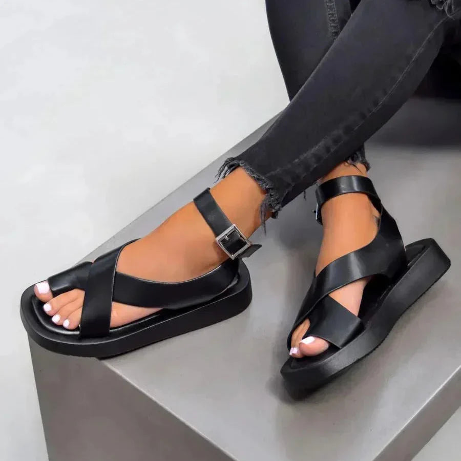 Eleganti sandali donna estivi a punta aperta. Calzature casual leggere perfette per la moda donna.