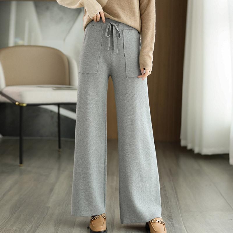 Stile e comfort uniti: pantaloni donna vita alta a gamba larga, capo versatile per abbigliamento casual o elegante.