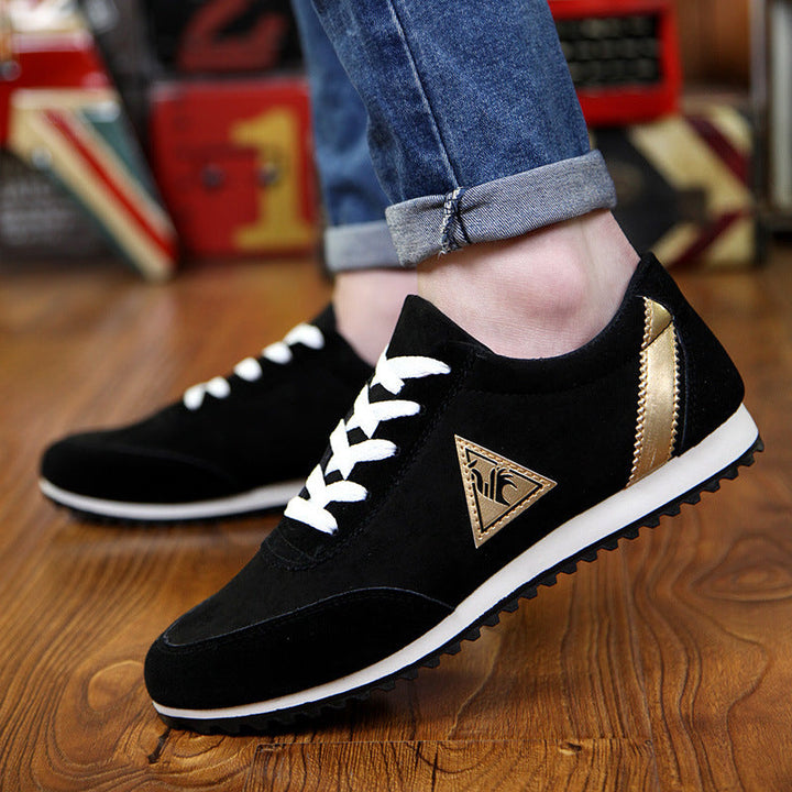 Sneakers uomo con lacci, design versatile e comfort superiore per un uso quotidiano.