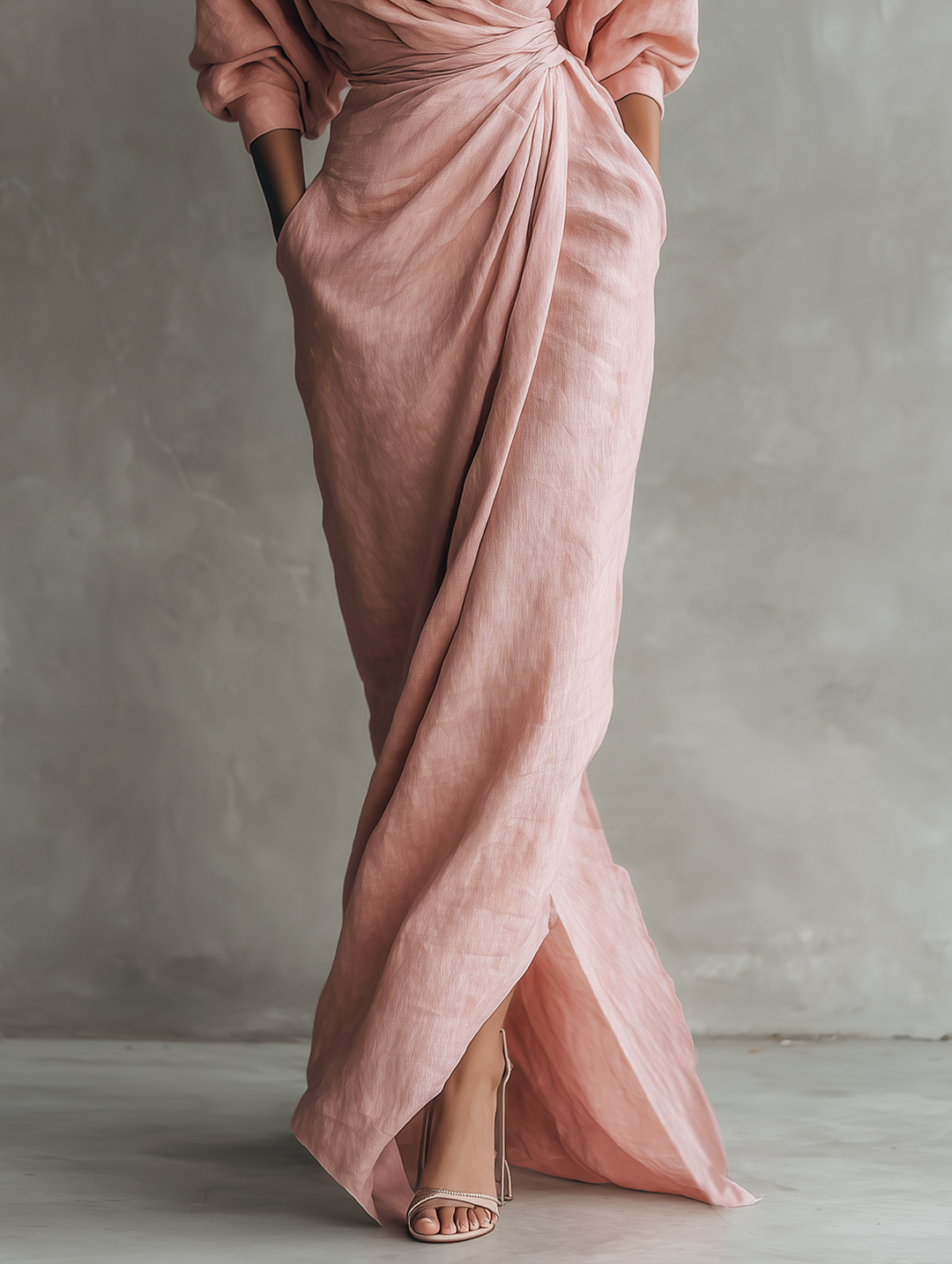 Abito da donna in lino, lungo e leggero, stile portafoglio. Ideale per un outfit estivo elegante e disinvolto.