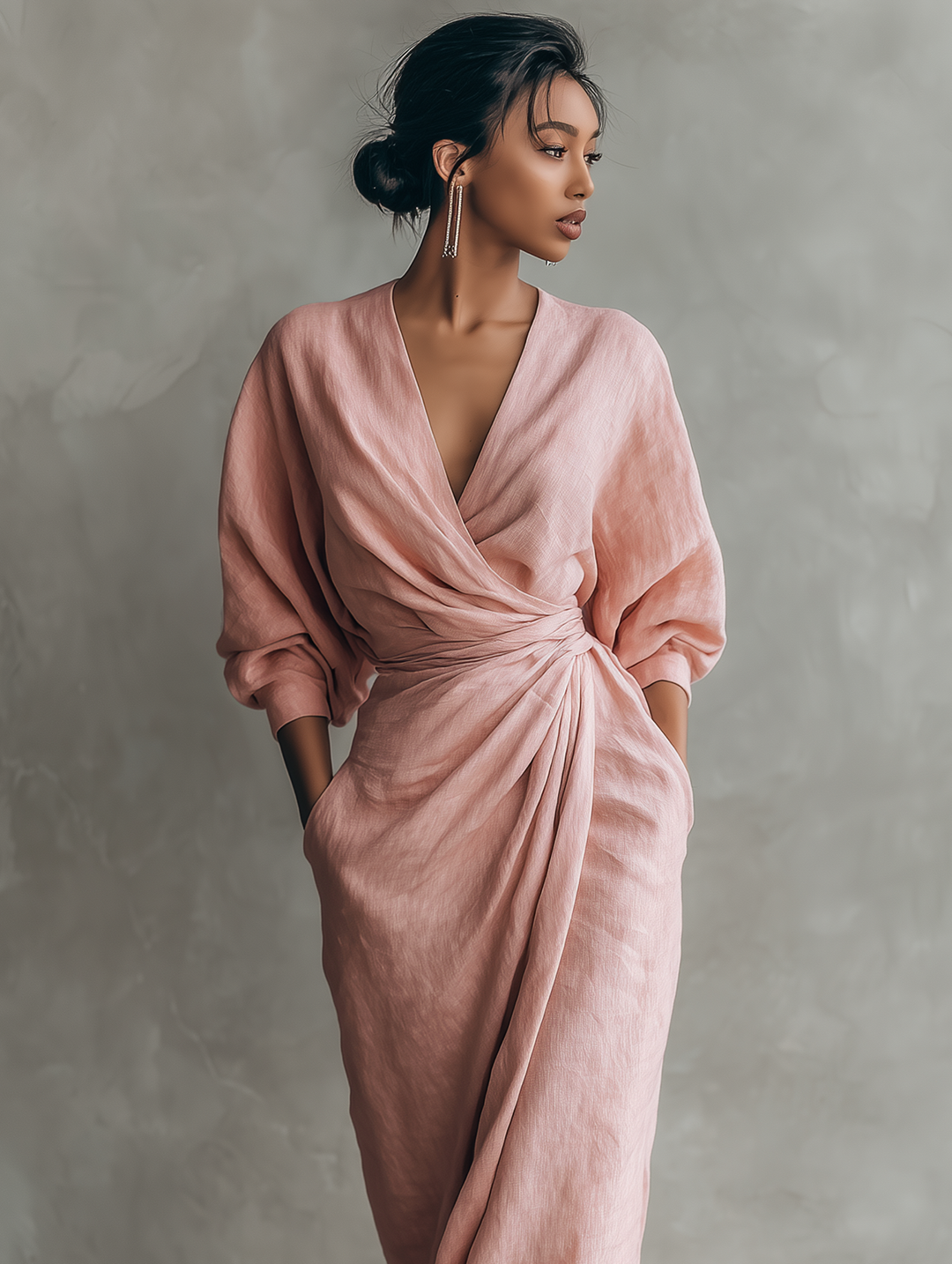Abito lungo donna in lino, scollo a V profondo, maniche a pipistrello. Vestito elegante e confortevole.